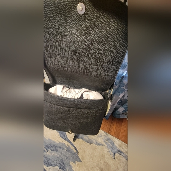 Elegant Black Crossbody Bag - Picture 3 of 5